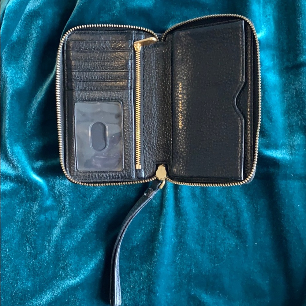 Marc By Jacobs Classic Zip Phone Wallet - Picture 4 of 7